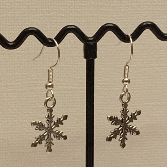 Snowflake Earring, Boho Earring, Christmas Earring, Holiday Earring, Gift Idea - Picture 5 of 6